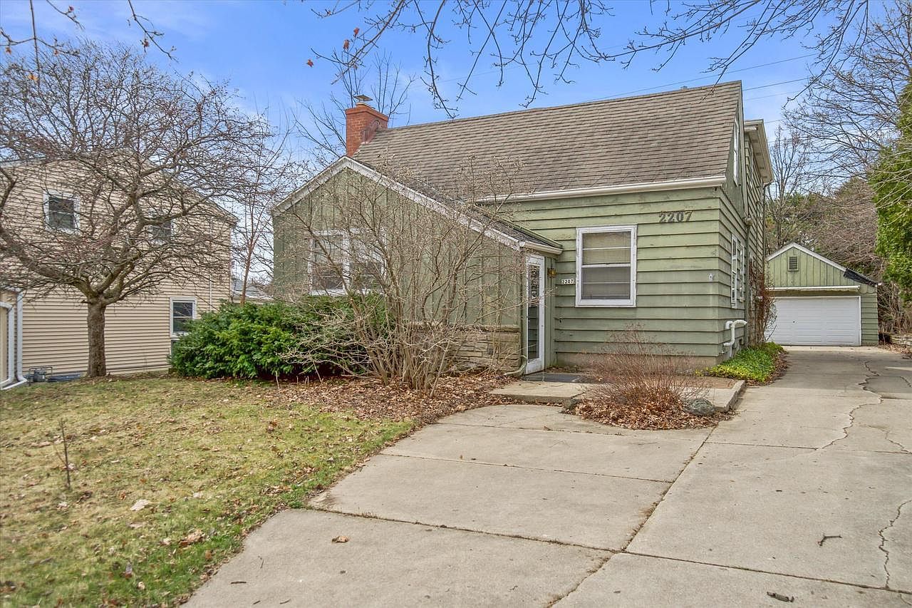 2207 N 119th St Wauwatosa, WI 53226  | Single Family