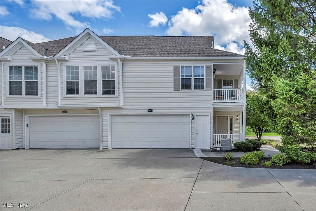 345 E Legend Ct Cleveland, OH 44143 - Thumbnail 2