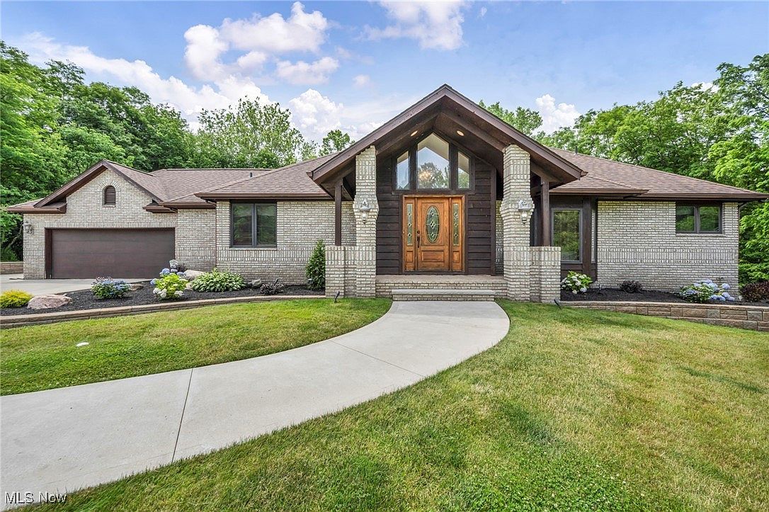 7454 Euclid Chardon Rd Willoughby, OH 44094 - Thumbnail 2