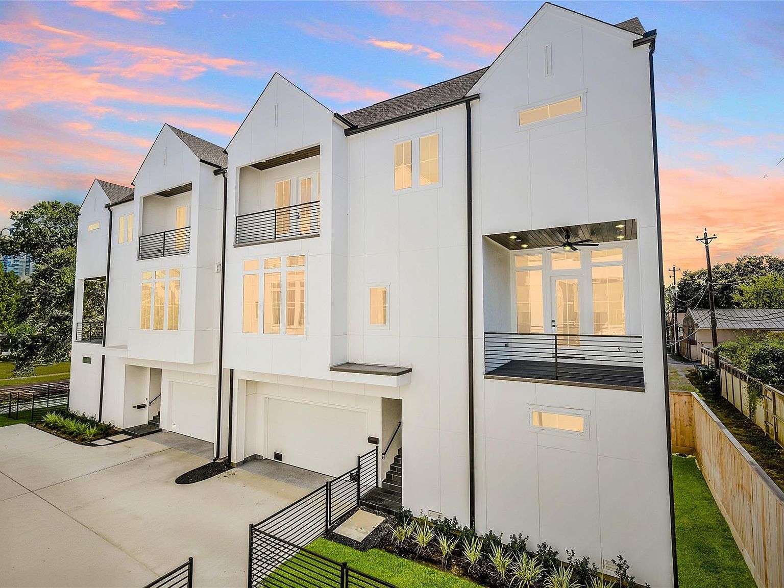 1911 Lauderdale St Houston, TX 77030 - Thumbnail 2