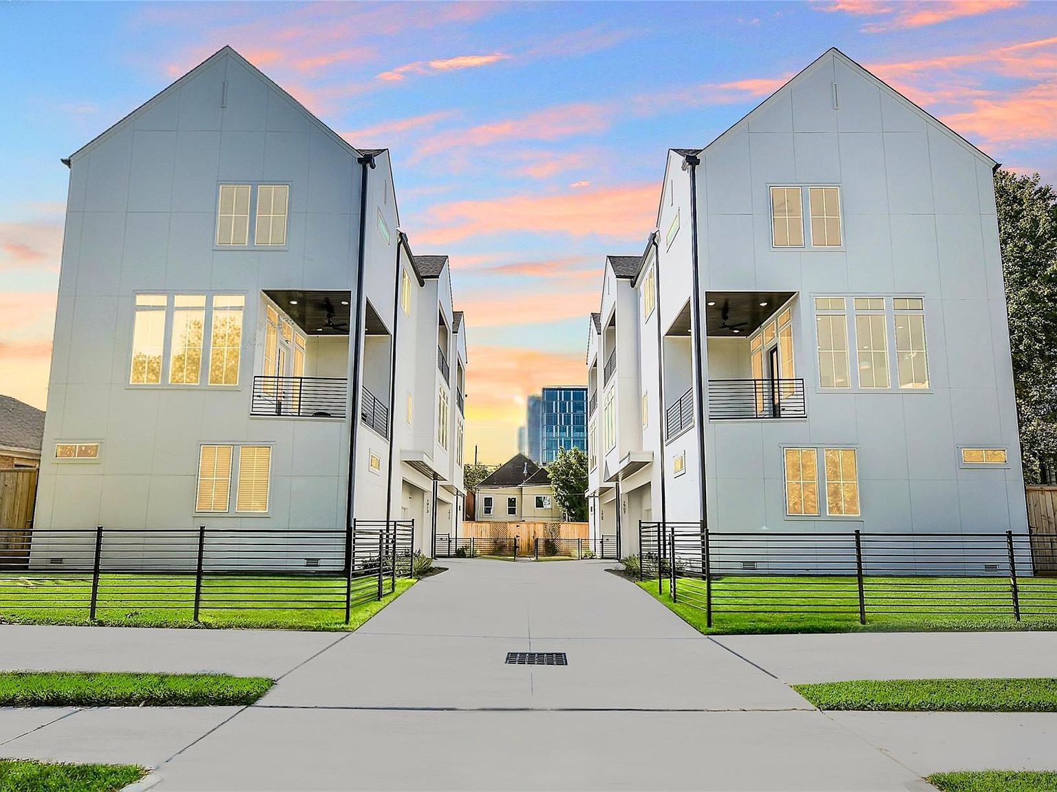 1907 Lauderdale St Houston, TX 77030 - Thumbnail 2