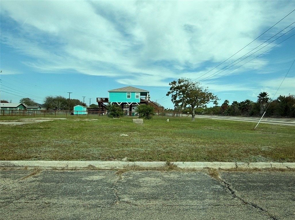 260 E Deberry Ave Aransas Pass, TX 78336 - Thumbnail 2