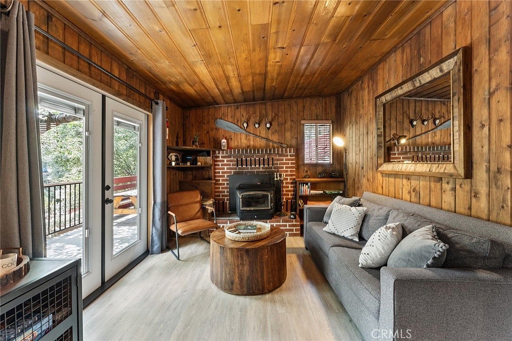 746 Villa Grove Ave Big Bear City, CA 92314 - Thumbnail 2