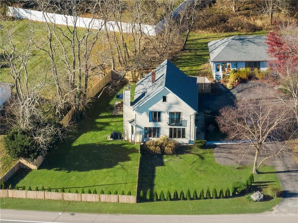 1705 Wampanoag Trl Barrington, RI 02806 - Thumbnail 2