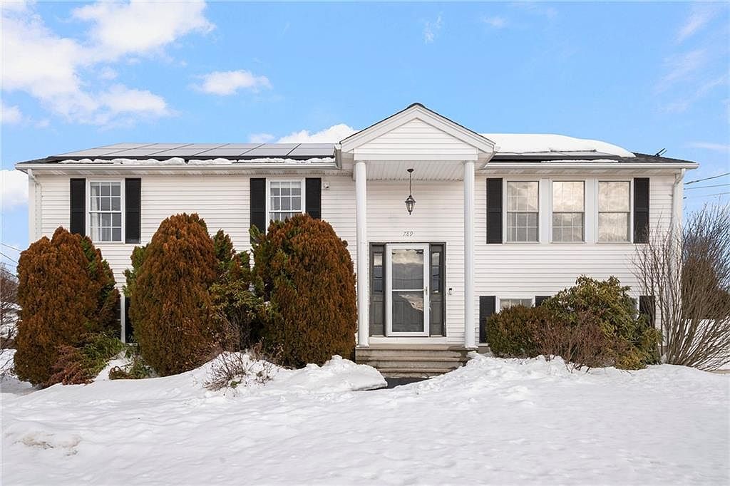 789 High St Cumberland, RI 02864 - Thumbnail 2