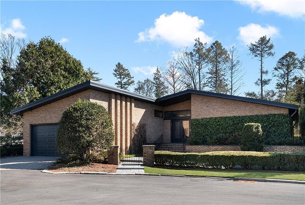 25 Linden Dr Providence, RI 02906  | Single Family