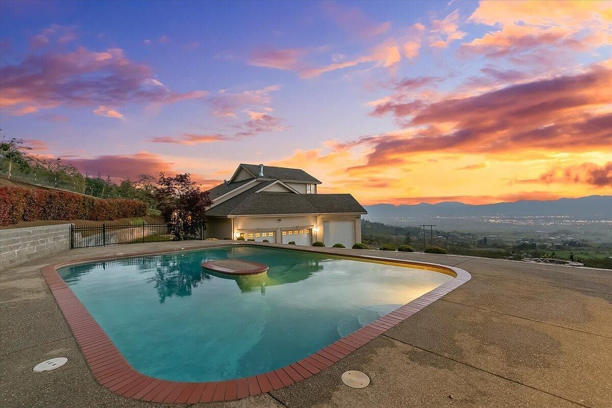 4002 Dry Creek Rd Medford, OR 97504  | Single Family