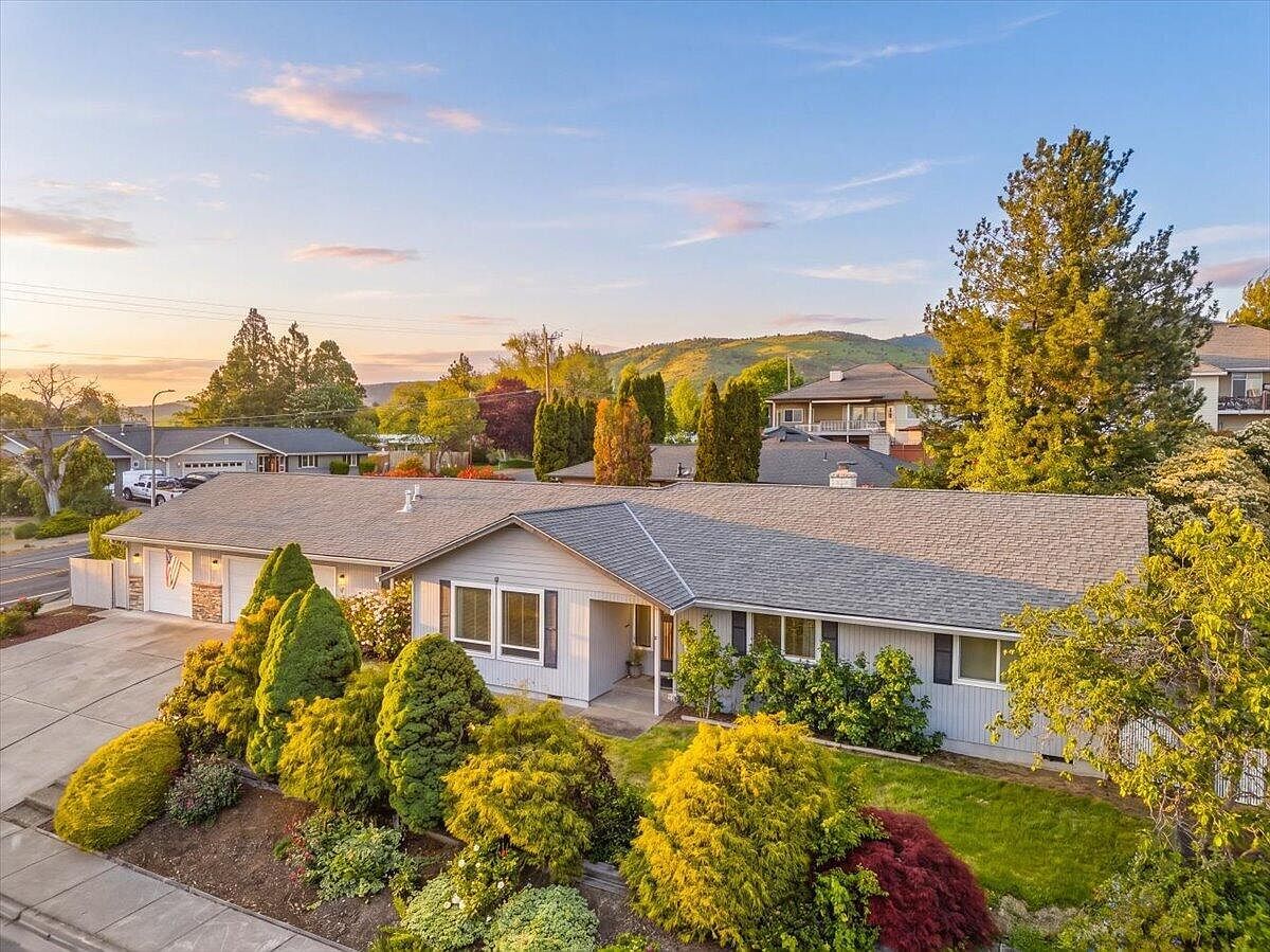 2390 Fairfield Dr Medford, OR 97504, 97504