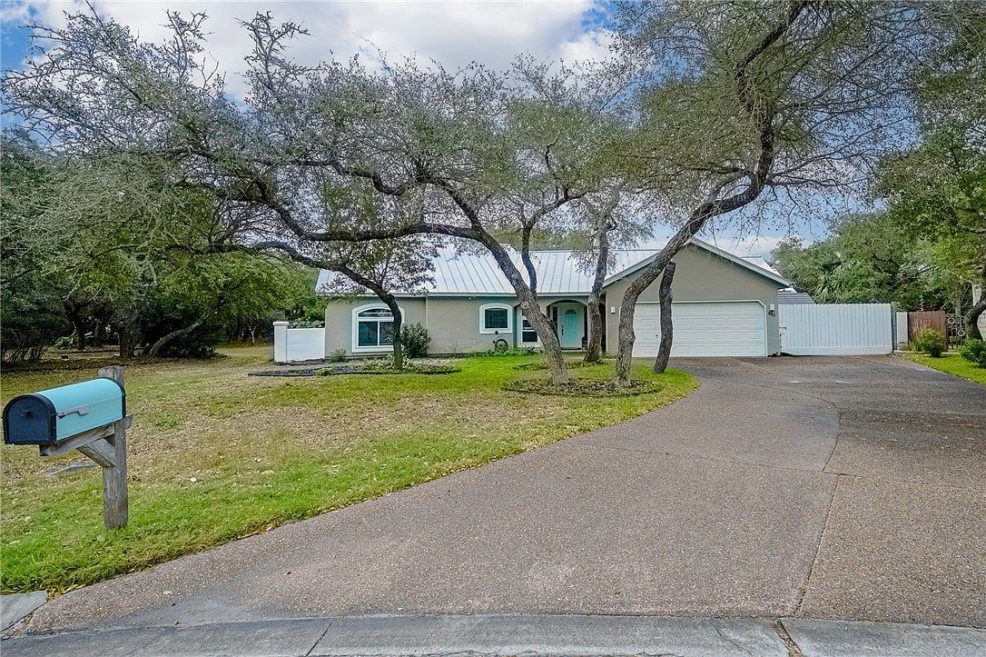 610 Bent Tree St Rockport, TX 78382 - Thumbnail 2