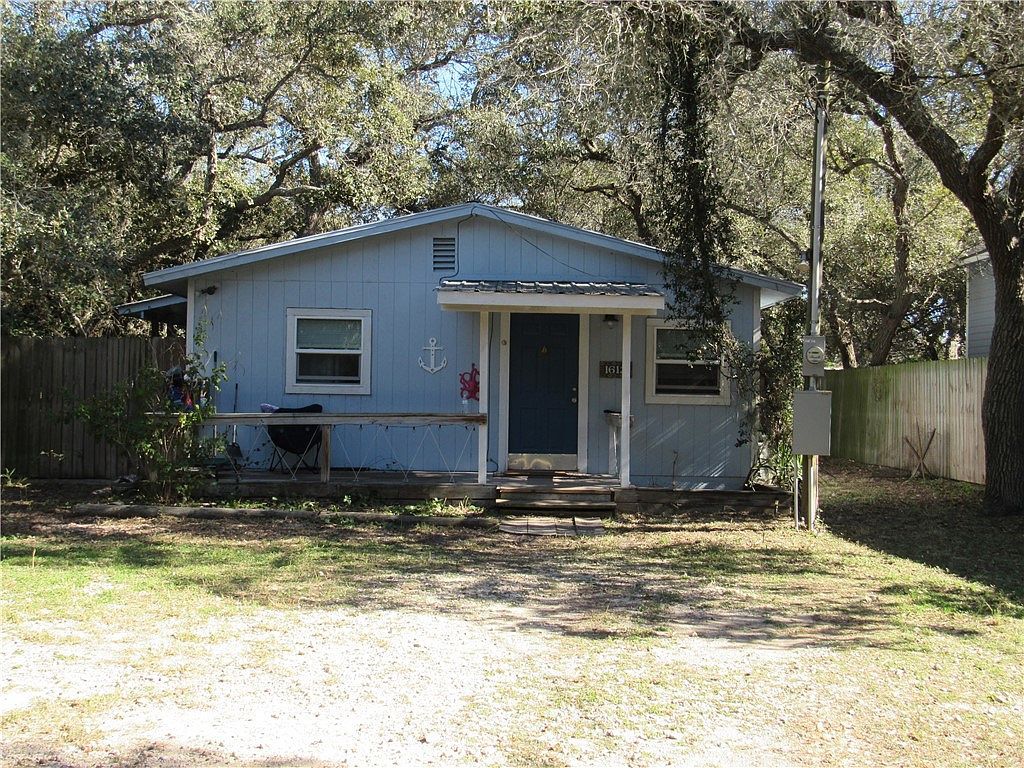 1612 Sammy Henderson St Rockport, TX 78382 - Thumbnail 2