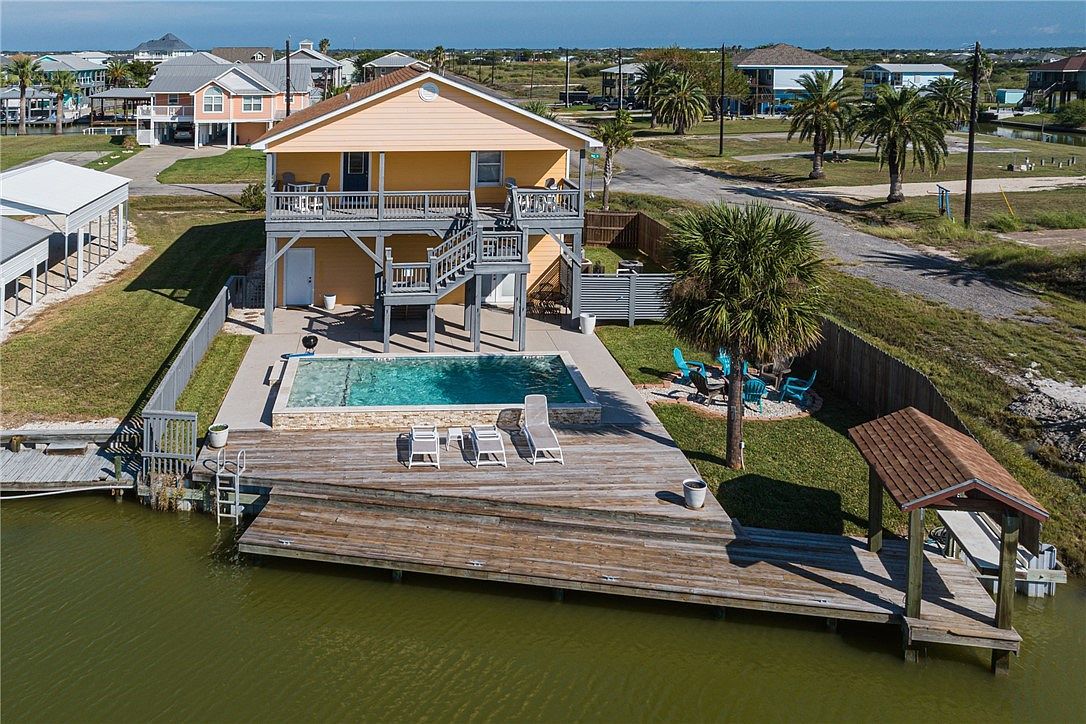 102 Ball St Rockport, TX 78382 - Thumbnail 2