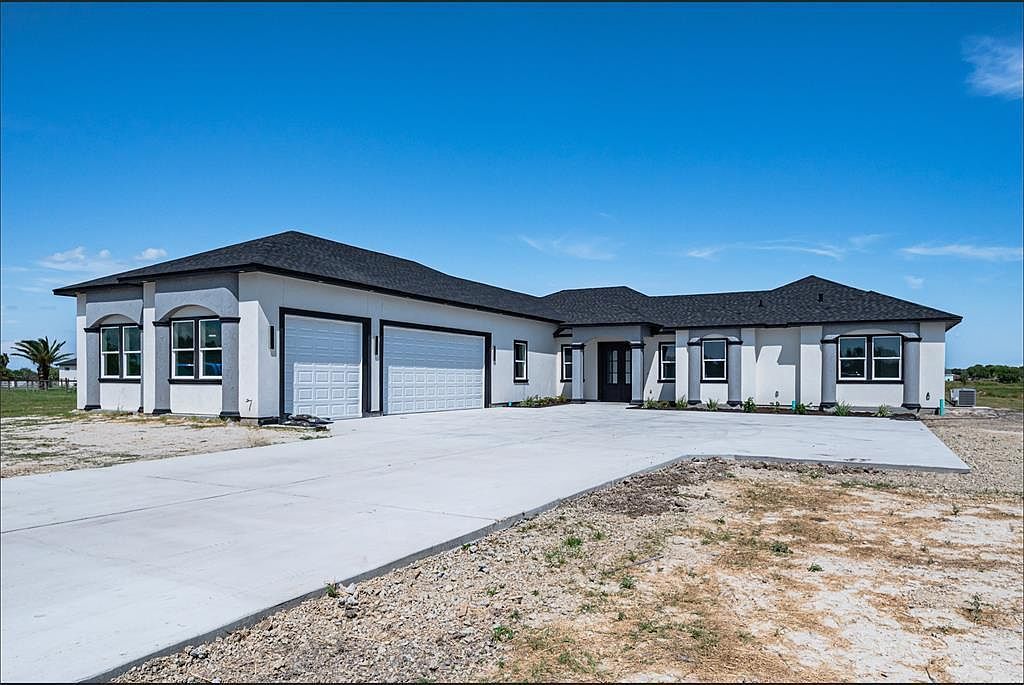 104 Windcrest Ln Rockport, TX 78382 - Thumbnail 2