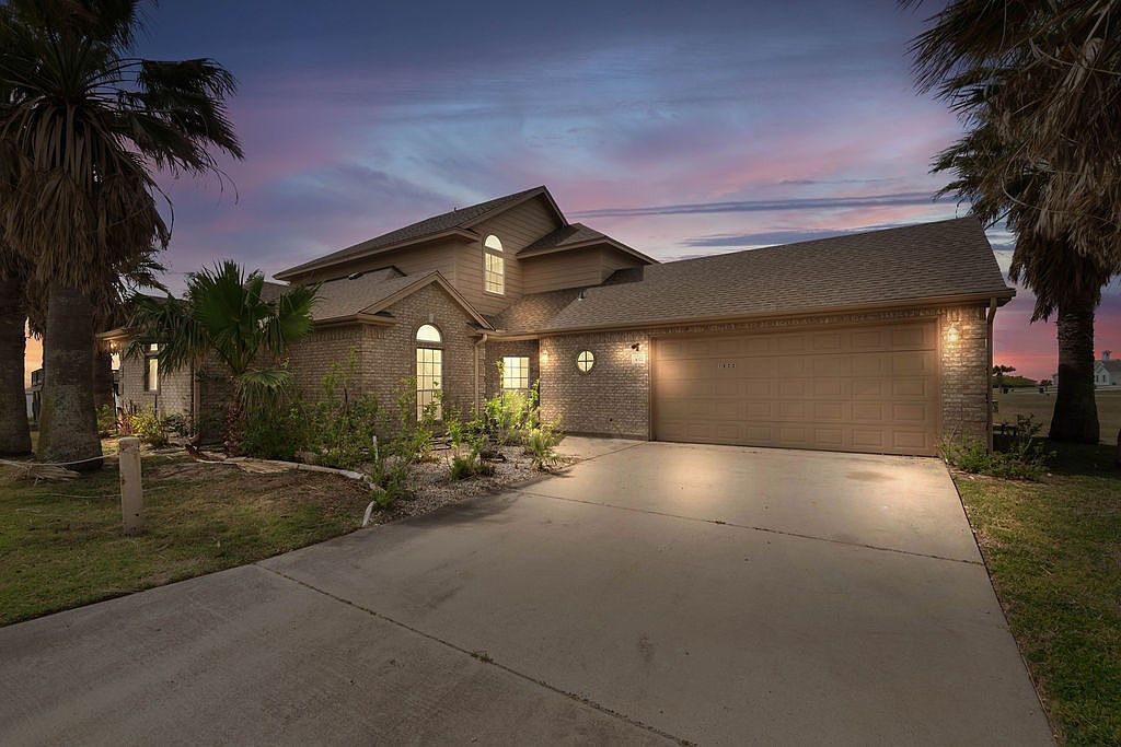 1022 Cape Velero Dr Rockport, TX 78382 - Thumbnail 2