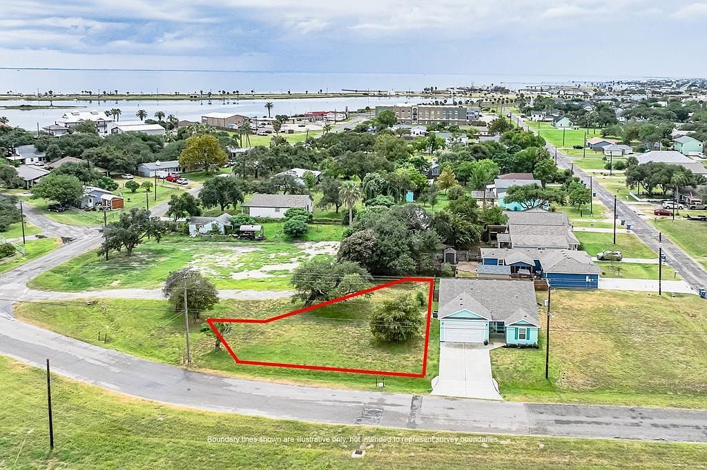 1421-1425 E Linden St Rockport, TX 78382 - Thumbnail 2