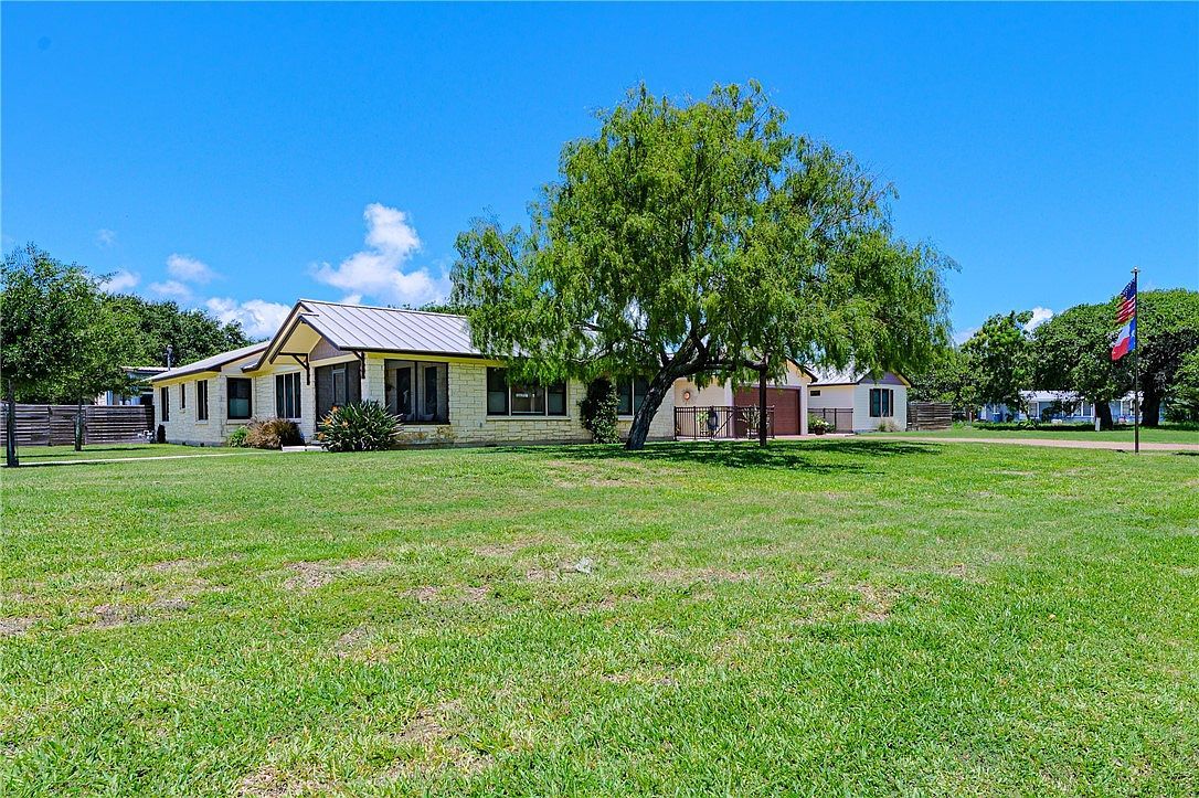 1622 Cherry St Rockport, TX 78382, 78382