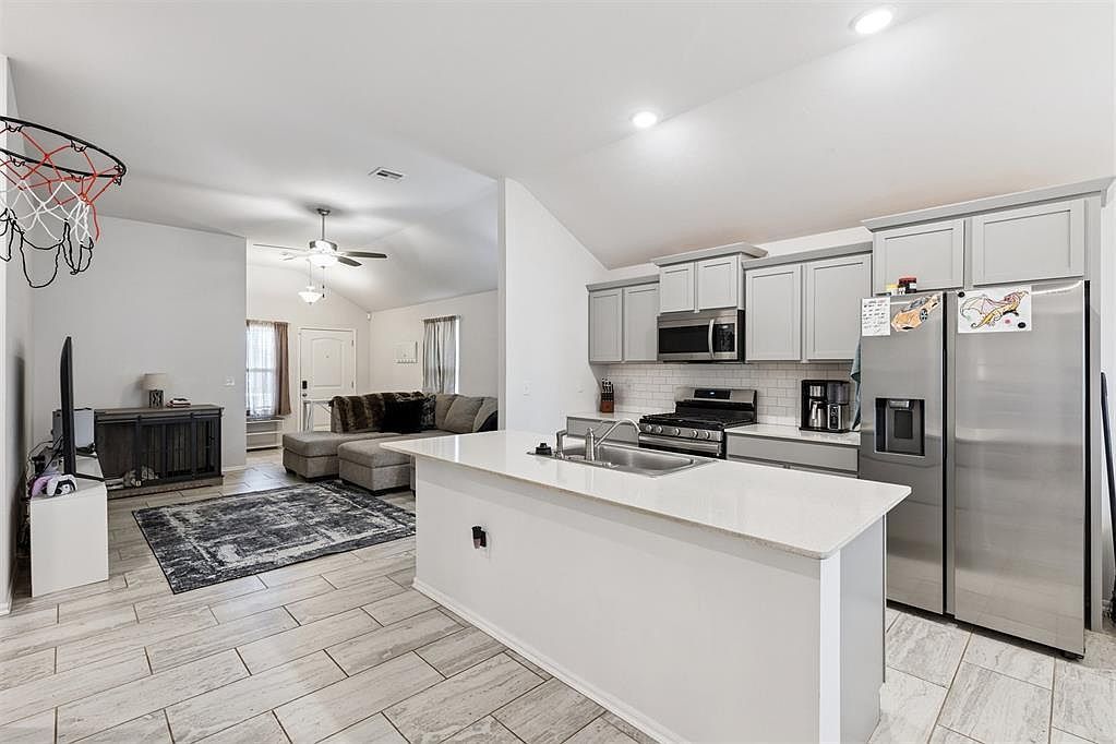 4704 Crystal Hill Dr Oklahoma City, OK 73179 - Thumbnail 2