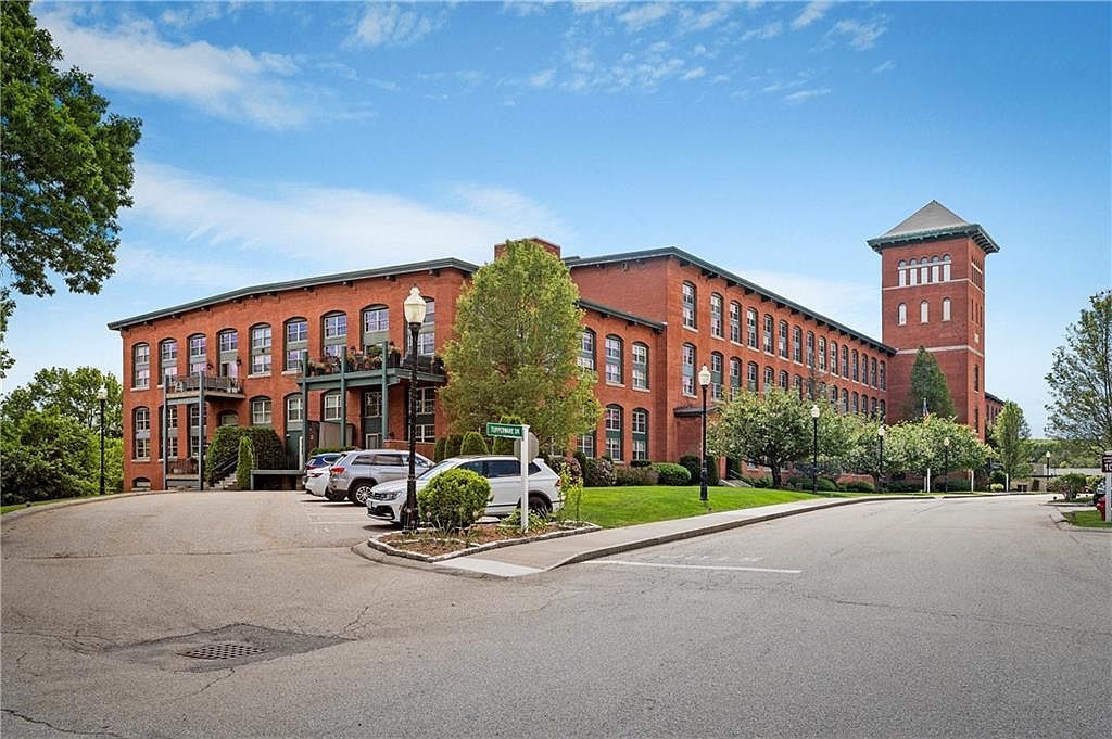 1 Tupperware Dr UNIT 138 North Smithfield, RI 02896 - Thumbnail 2