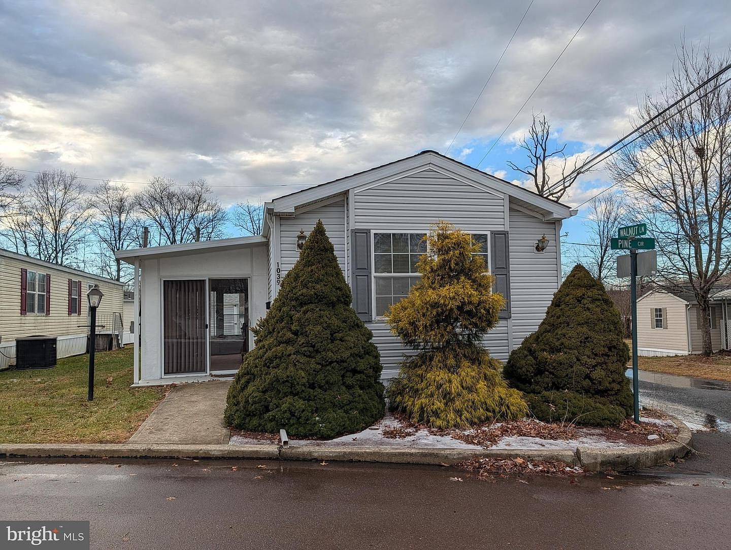 1039 Pine Cir Telford, PA 18969 - Thumbnail 2