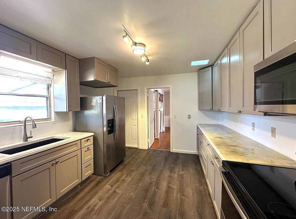 5550 Darlow Ave Jacksonville, FL 32277 - Thumbnail 2