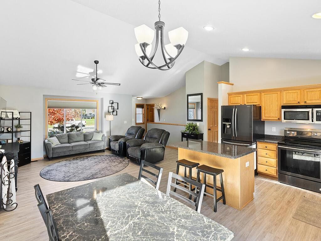 1389 Mallard Ln New Richmond, WI 54017 - Thumbnail 2