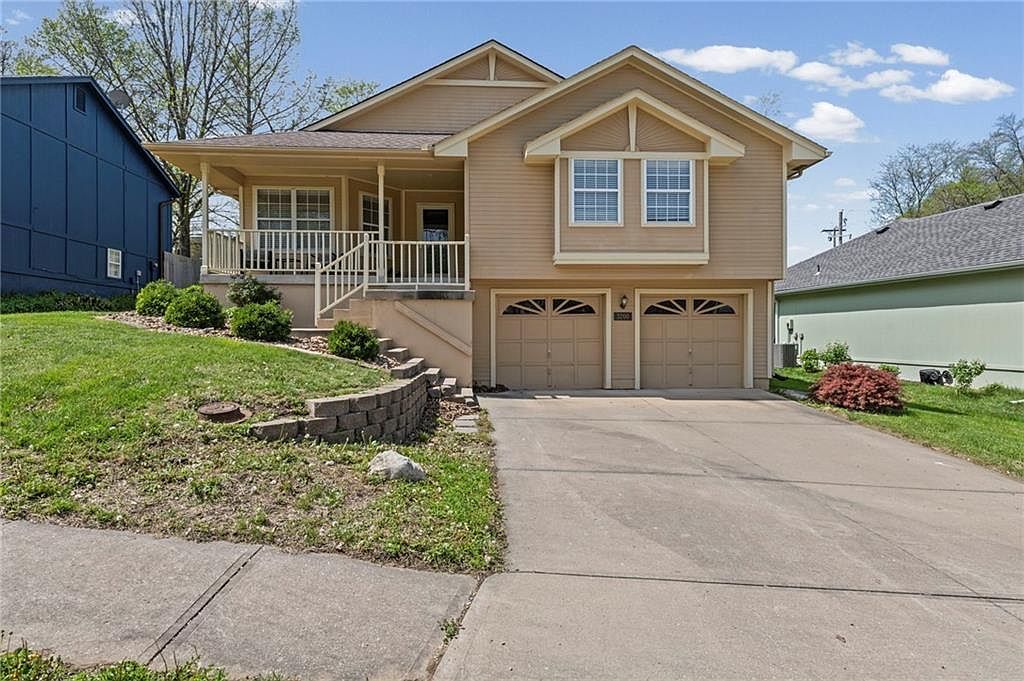 3200 S Bryn Mawr Dr Independence, MO 64057  | Single Family