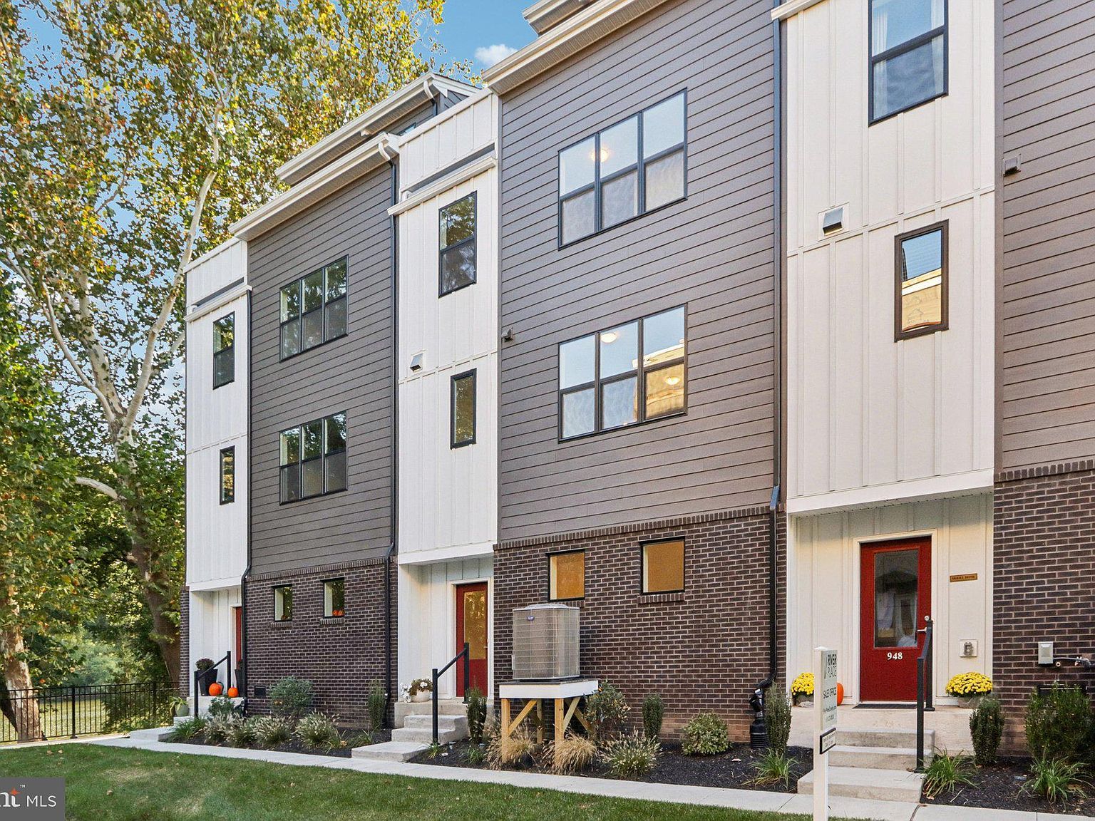 949 Riverplace Dr Conshohocken, PA 19428 - Thumbnail 2