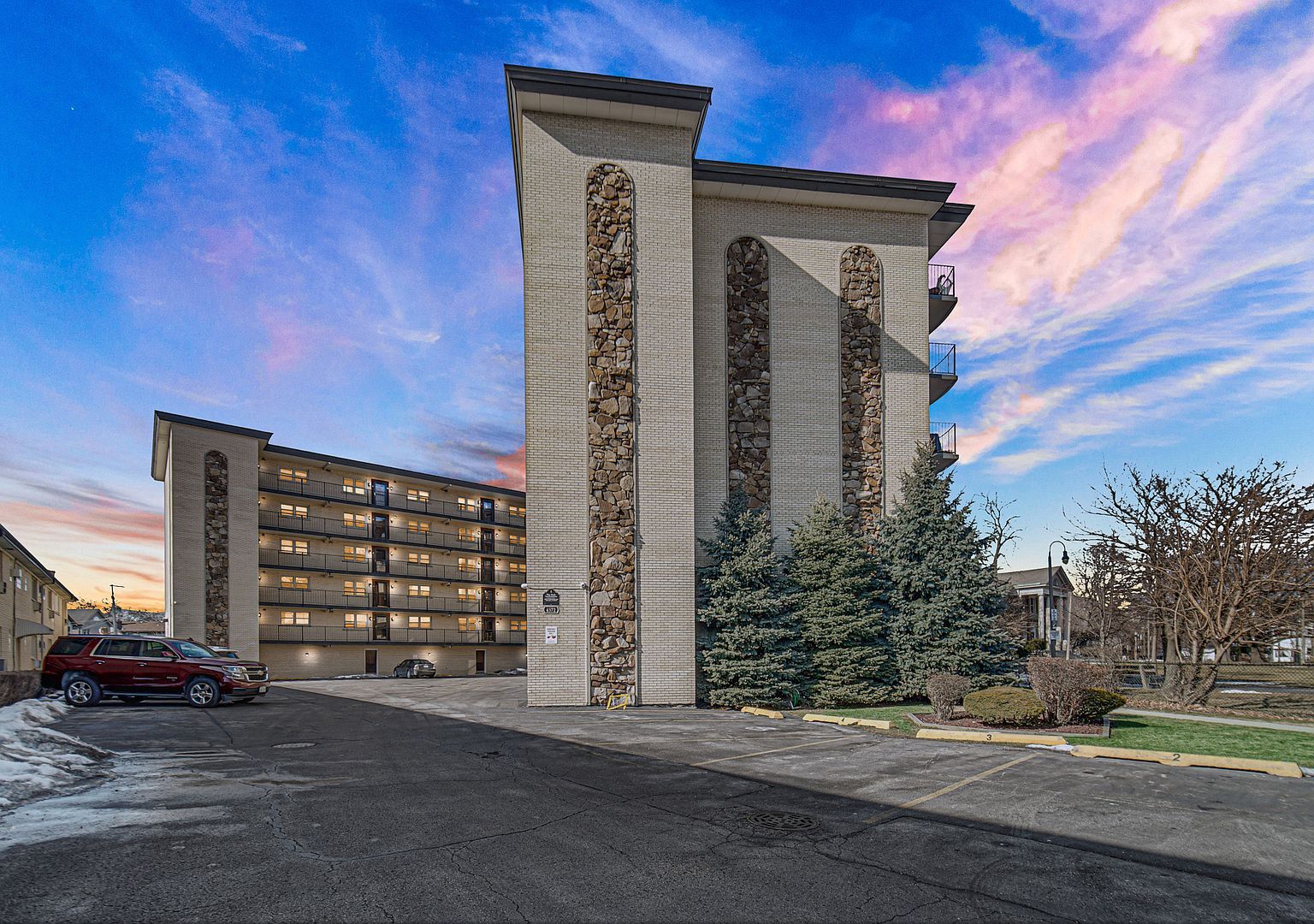 4572 N Milwaukee Ave APT 5H Chicago, IL 60630 - Thumbnail 2