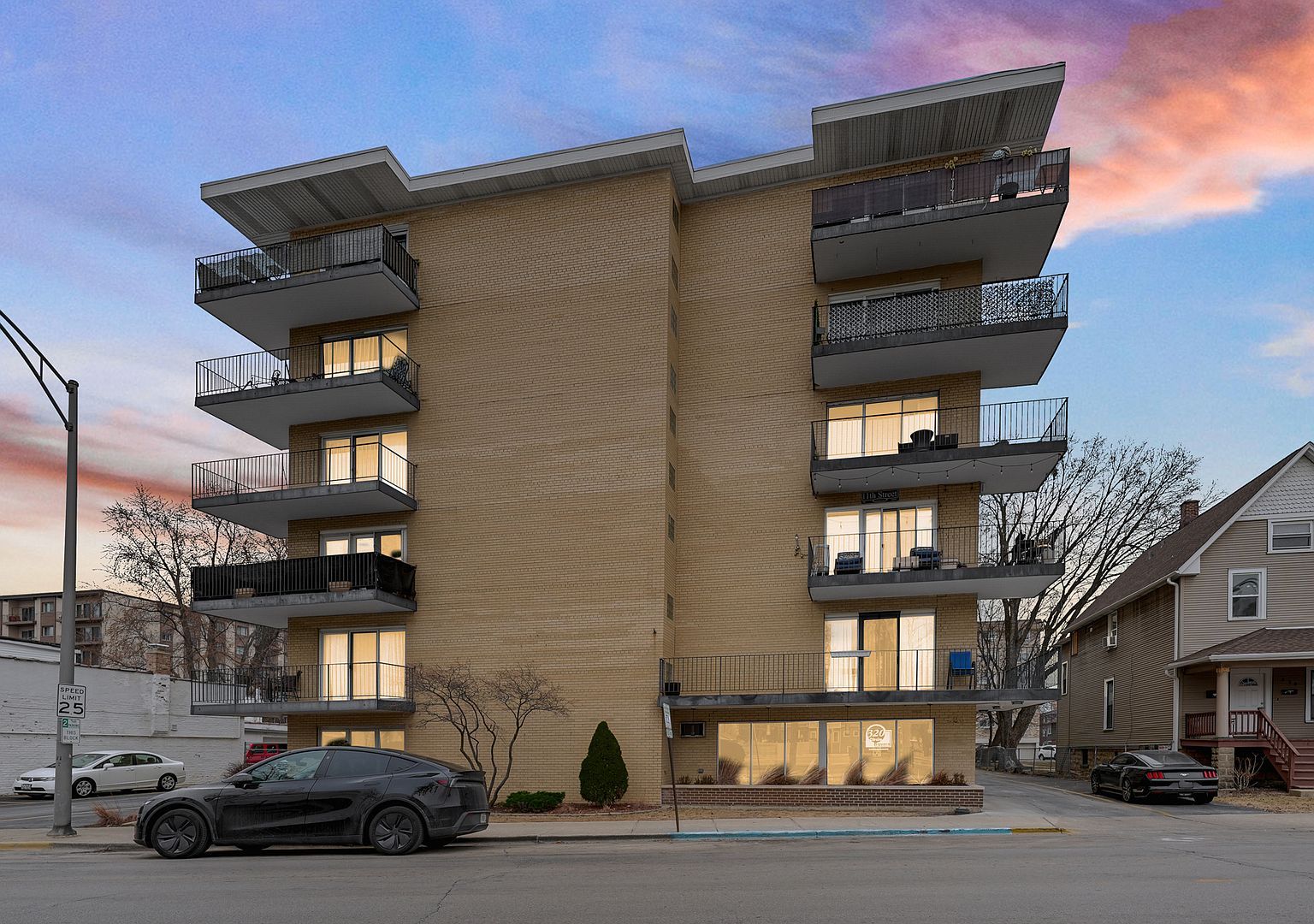 320 Circle Ave APT 403 Forest Park, IL 60130 - Thumbnail 2