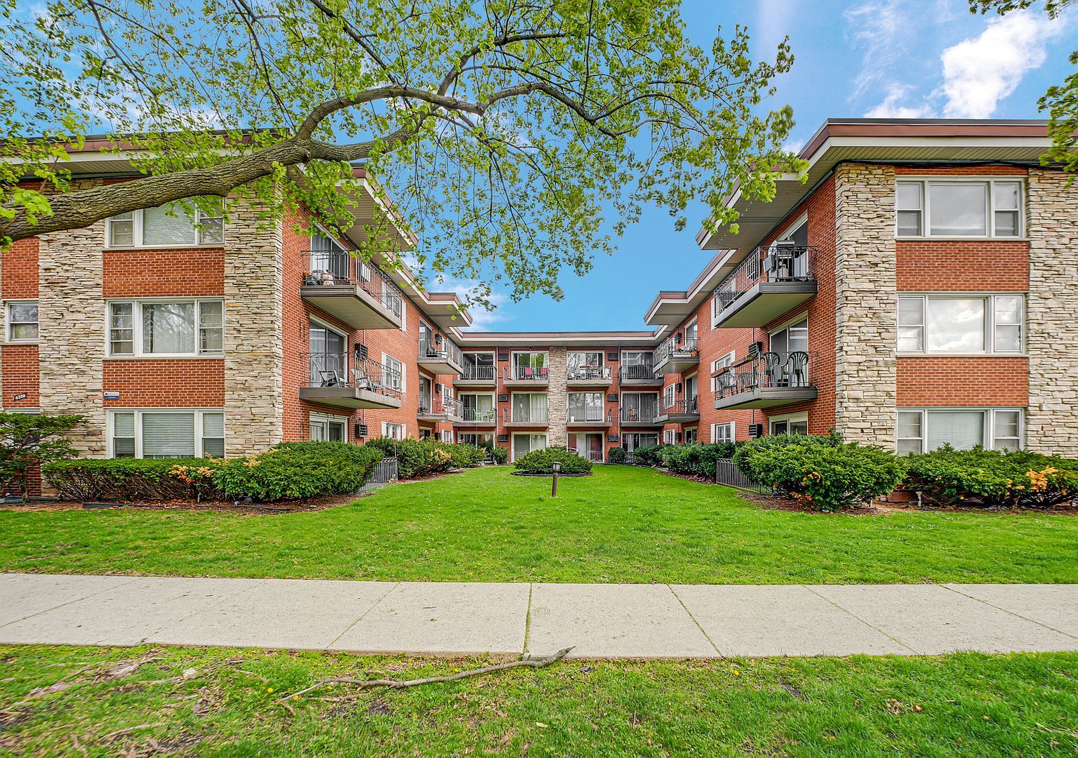 4229 N Keystone Ave APT 3F Chicago, IL 60641  | Condominium