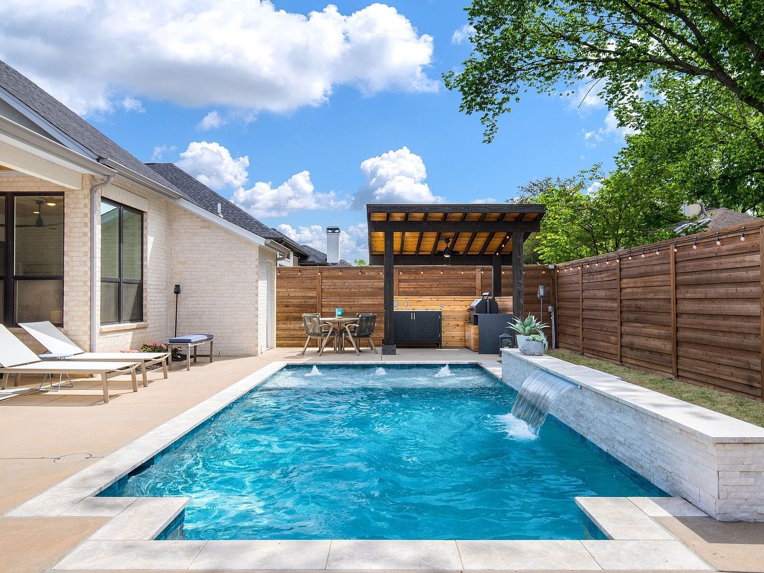 2093 Holt Way Grapevine, TX 76051 - Thumbnail 2