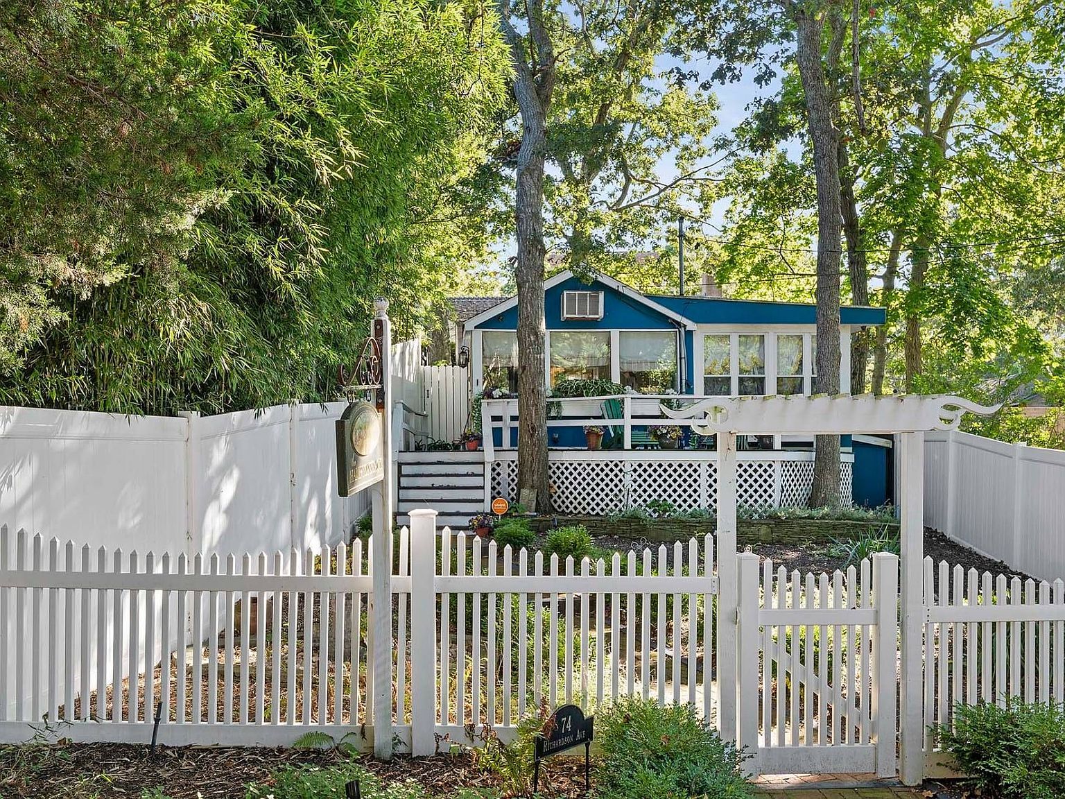 74 Richardson Ave East Hampton, NY 11937 - Thumbnail 2