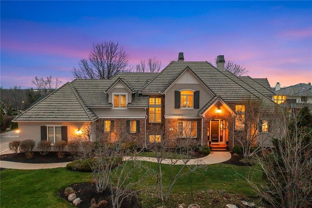 10804 141st St Overland Park, KS 66221 - Thumbnail 2