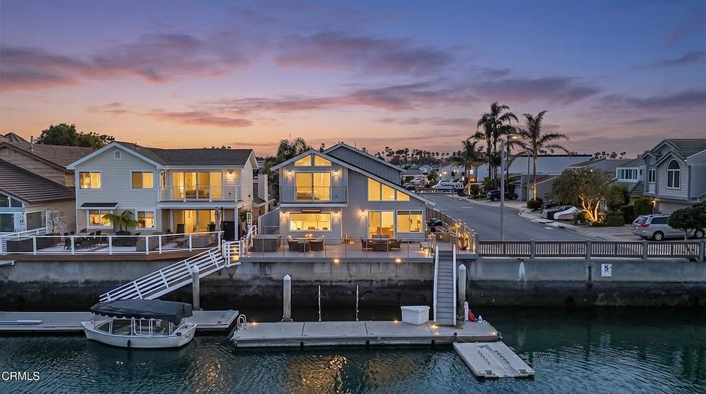 2230 Jamestown Ln Oxnard, CA 93035  | Single Family