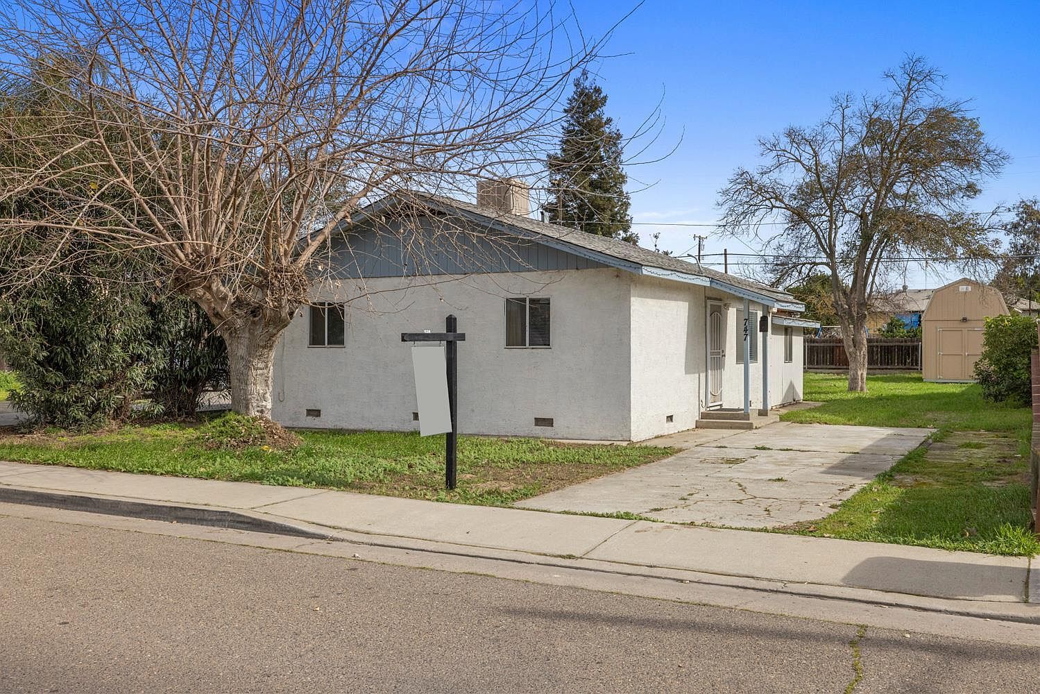 747 Prusso St Livingston, CA 95334 - Thumbnail 2