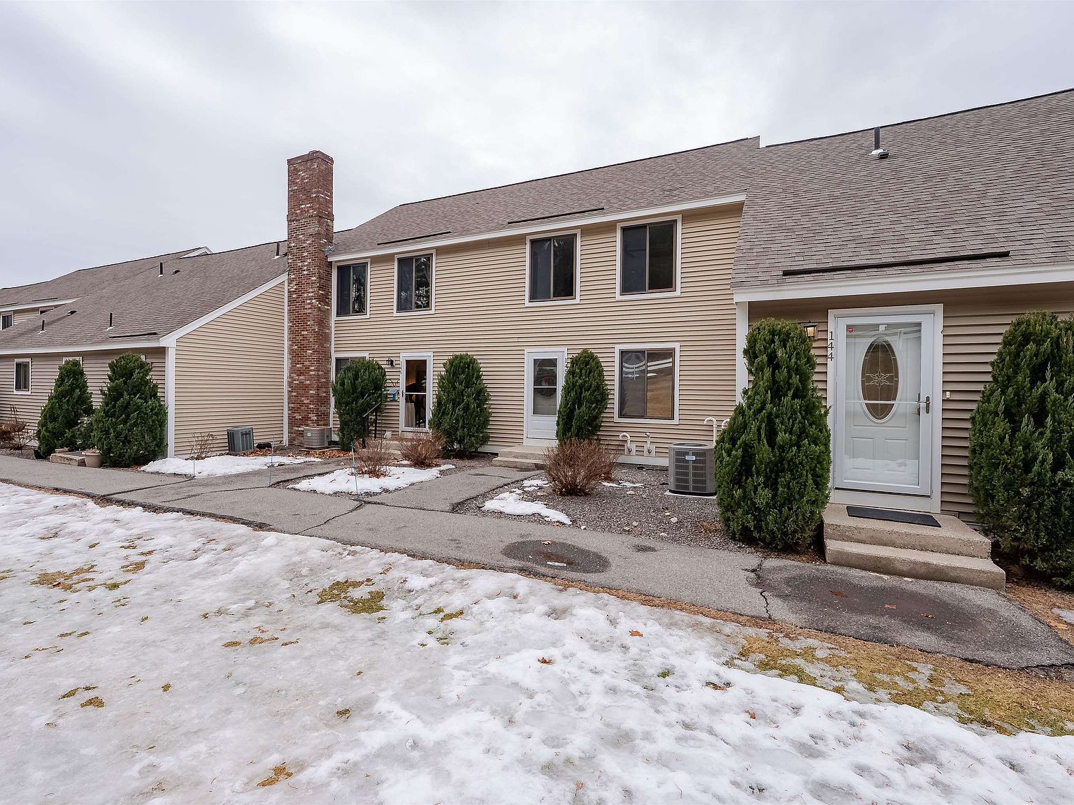 145 Canterbury Ln Londonderry, NH 03053 - Thumbnail 2