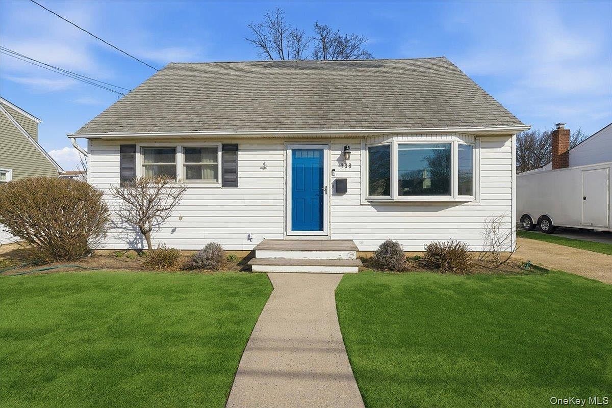 308 Moore Ave Oceanside, NY 11572 - Thumbnail 2