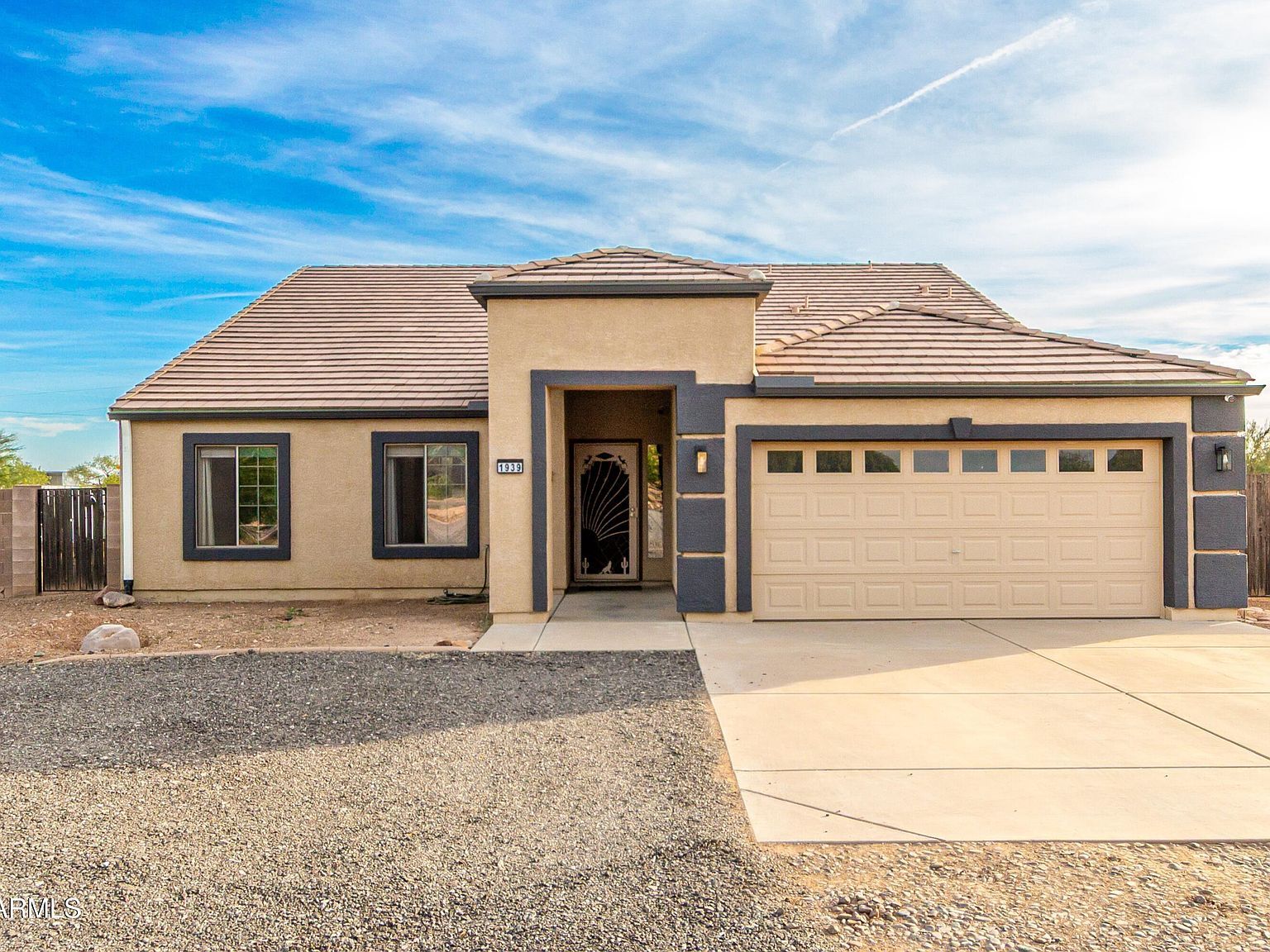 1939 E Primrose Path Phoenix, AZ 85086 - Thumbnail 2