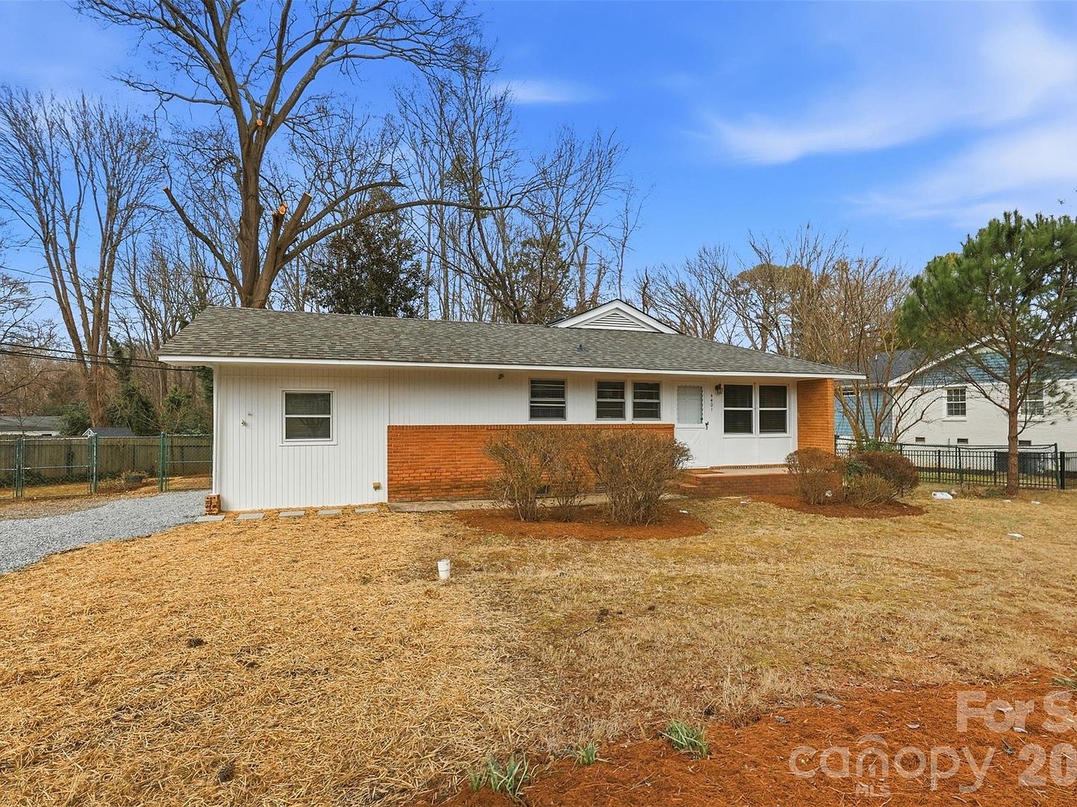 4401 Somerdale Ln Charlotte, NC 28205 - Thumbnail 2