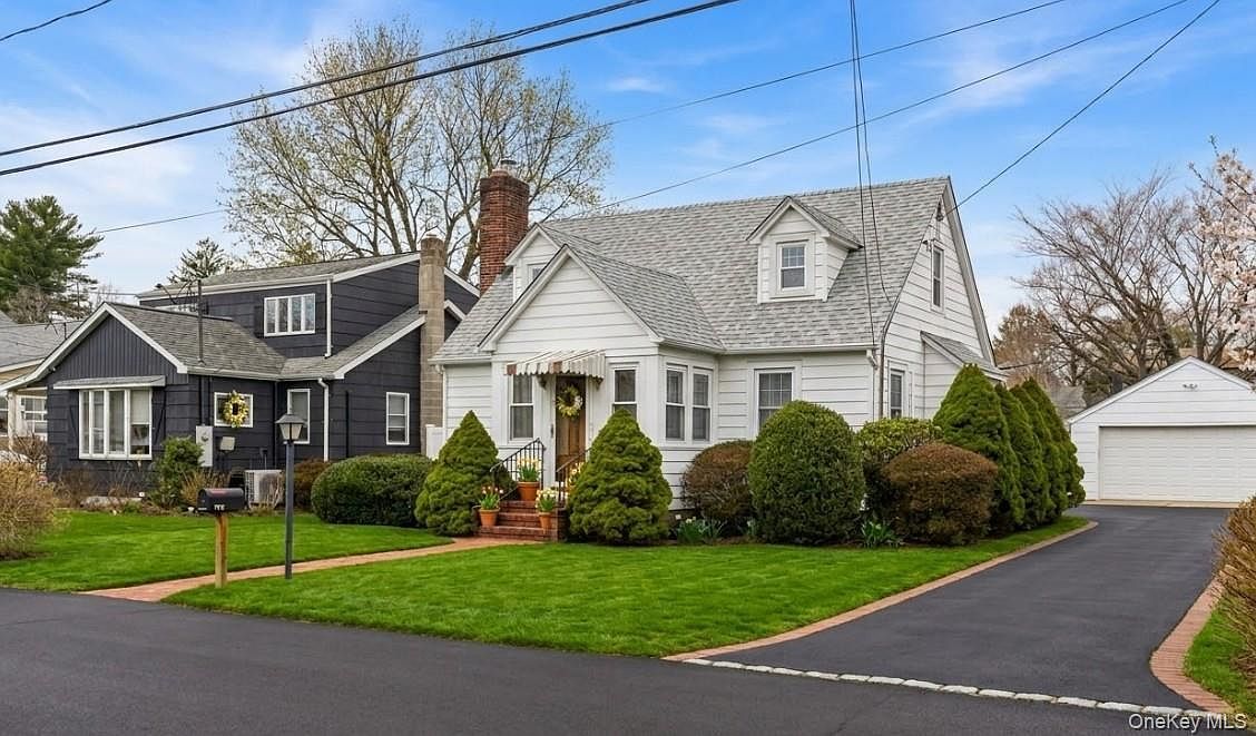 126 Grant St Centerport, NY 11721 - Thumbnail 2