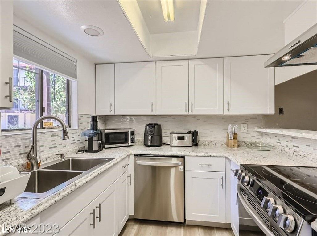 2080 Karen Ave #34 Las Vegas, NV 89169 - Thumbnail 2