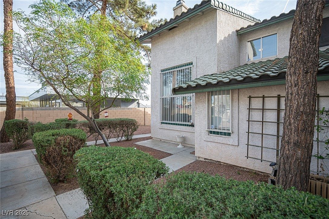 2430 Old Forge Ln APT 106 Las Vegas, NV 89121 - Thumbnail 2