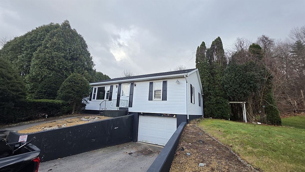 13 E Brookfield Rd North Brookfield, MA 01535 - Thumbnail 2