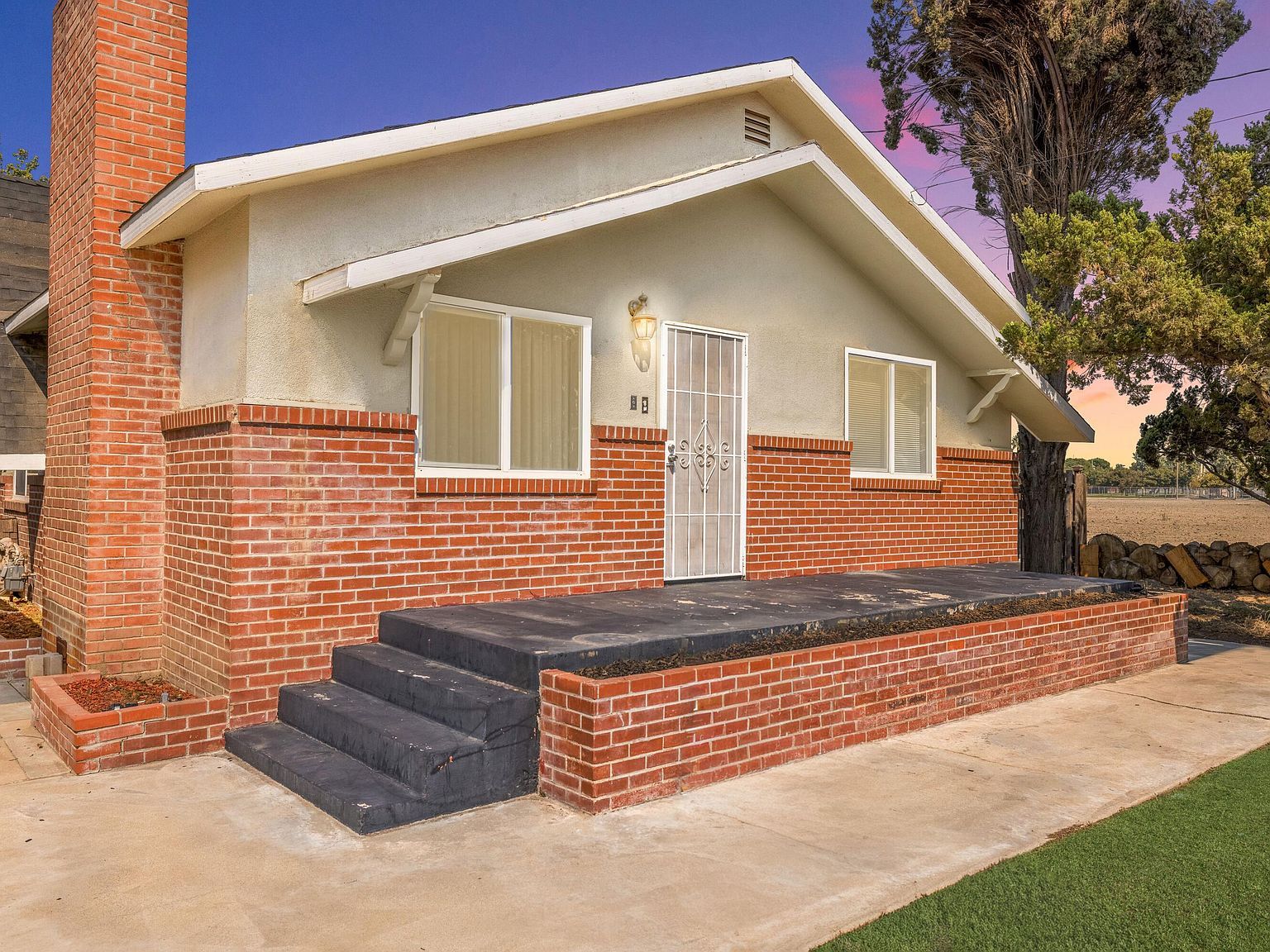 1149 N E St Tulare, CA 93274 - Thumbnail 2