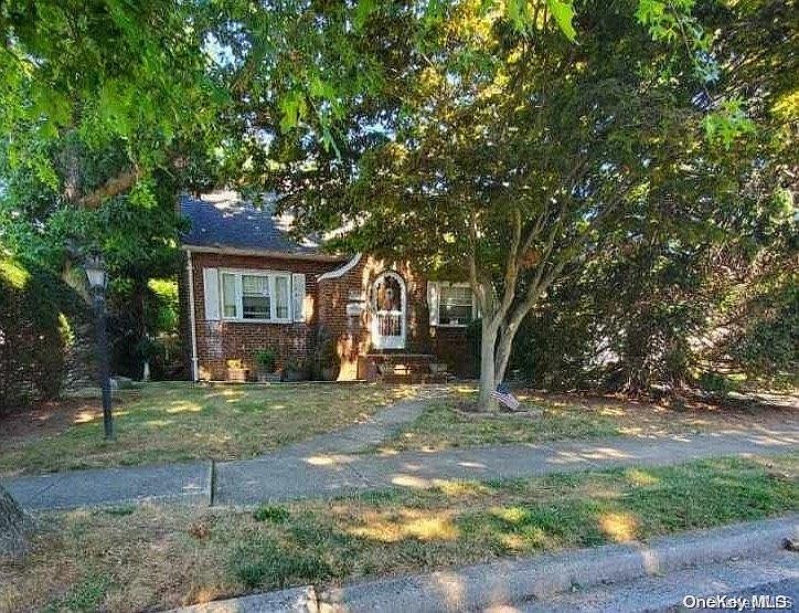 203 Massachusetts Ave Massapequa, NY 11758 - Thumbnail 2