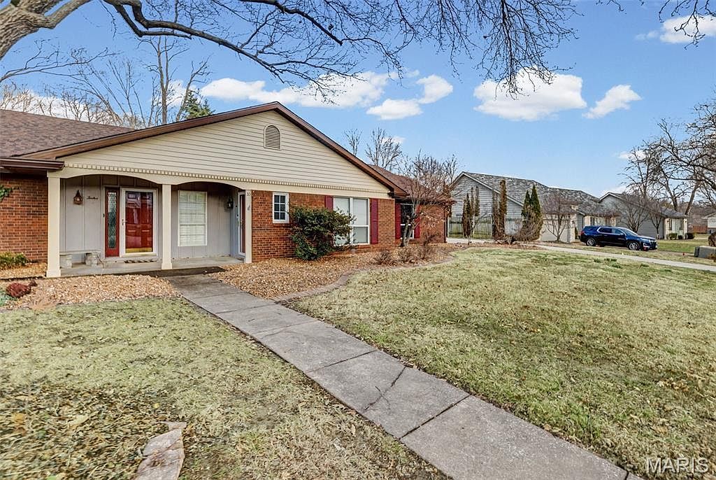 10 Ginger Lake Dr W Glen Carbon, IL 62034 - Thumbnail 2