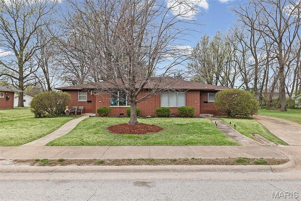 717 Royal Heights Rd Belleville, IL 62226  | Multi Family