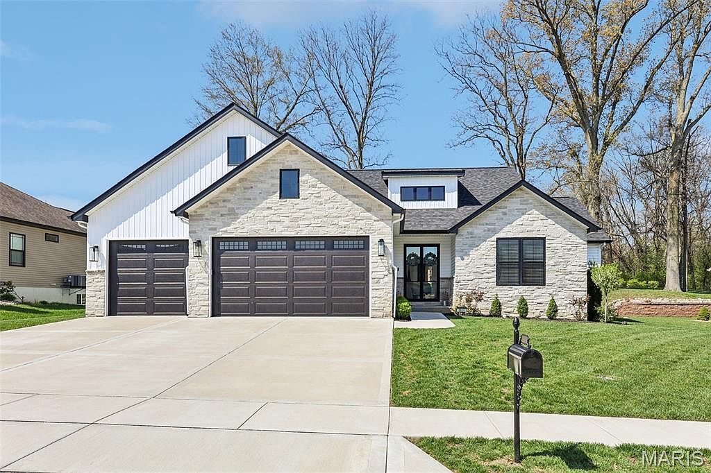1407 Crimson King Way Troy, IL 62294  | Single Family