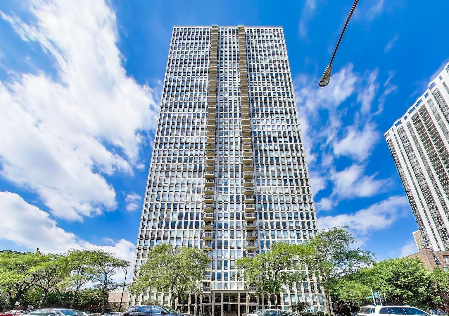 1660 N La Salle Dr APT 2502 Chicago, IL 60614 - Thumbnail 2