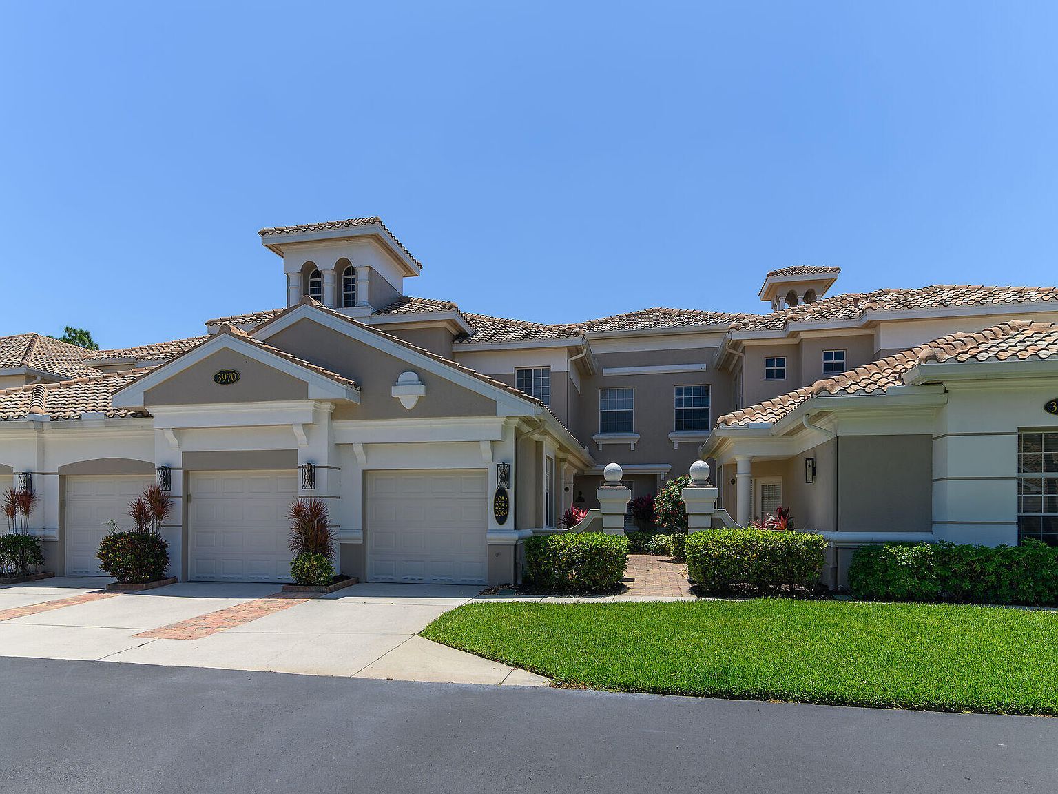 3970 Deer Crossing Ct APT 105 Naples, FL 34114, 34114