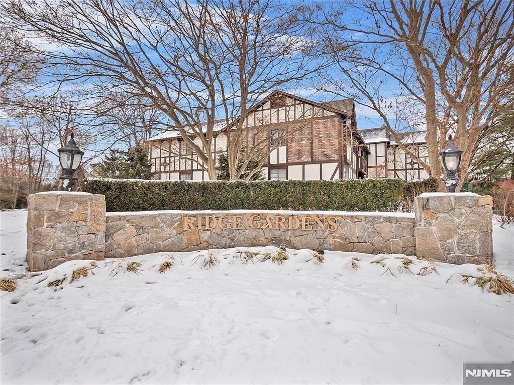 3807 Melville Ct Mahwah, NJ 07430 - Thumbnail 2